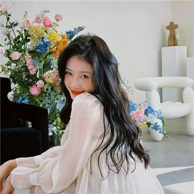 没有耳朵的兔子和两只耳朵的小鸡